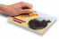 Rubbelsticker Stern - Durch das Wegrubbeln der oberen Schicht kommt die transparente Schicht zum Vorschein | PIT Packaging.at | Briefumschlaegebestellen